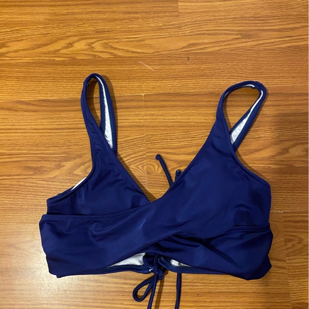 Venus Bikini Top size Large (DM)